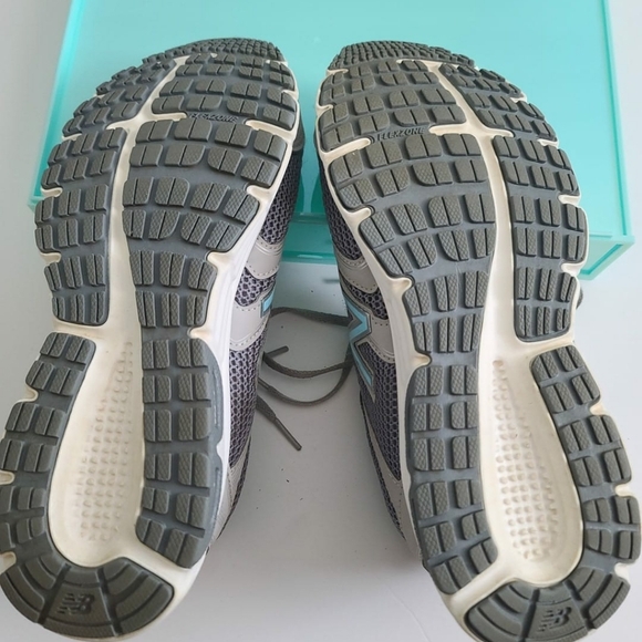 New Balance Women's Low Top sz 9 - Picture 4 of 5